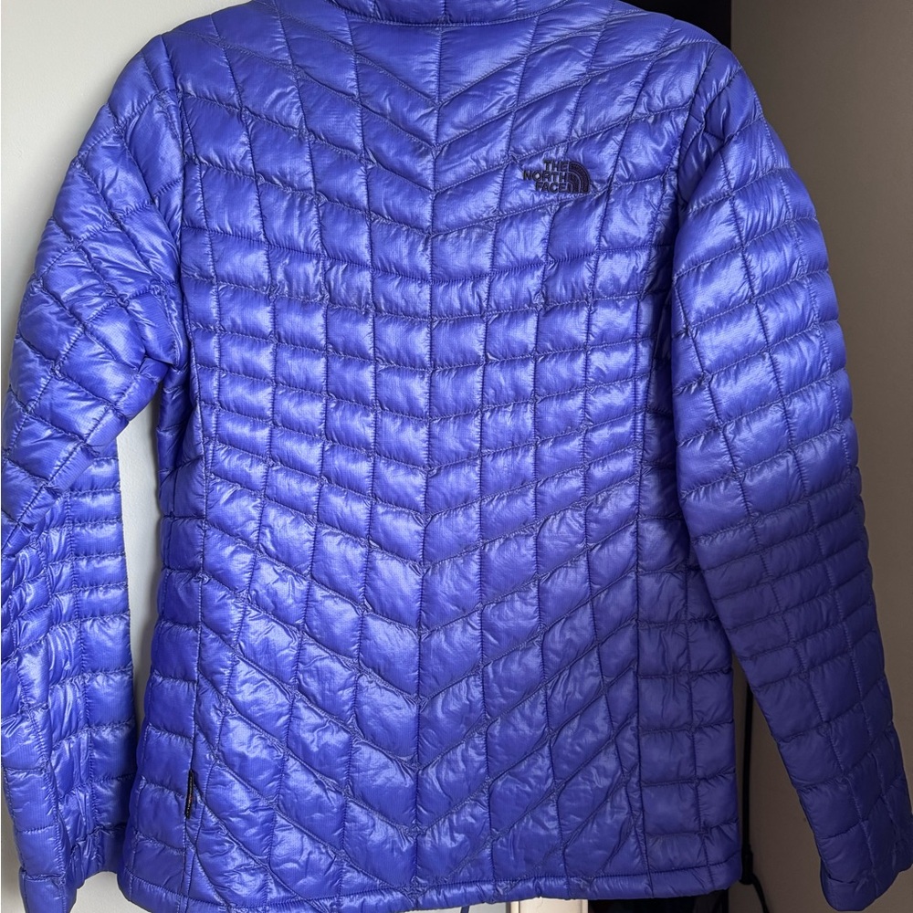 The North Face Women's Blue Puffer Jacket - Picture 2 of 6